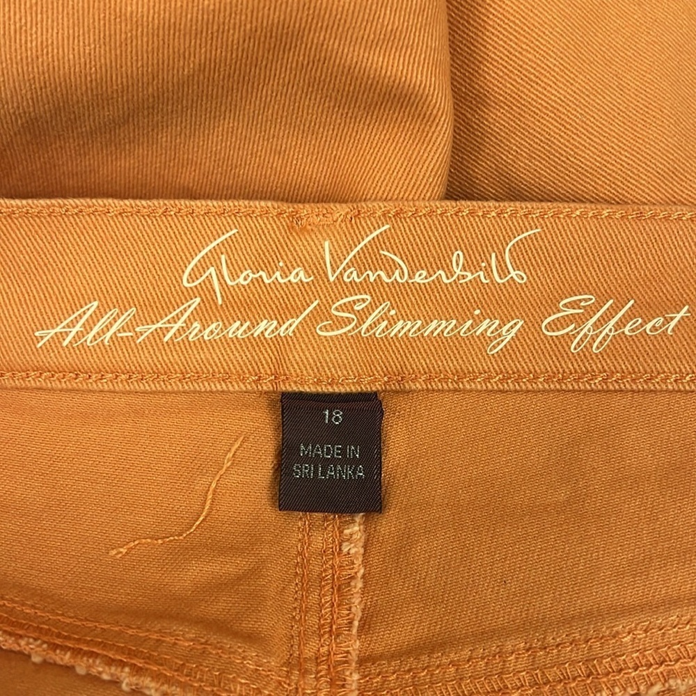 Gloria Vanderbilt ladies capris - Picture 5 of 10